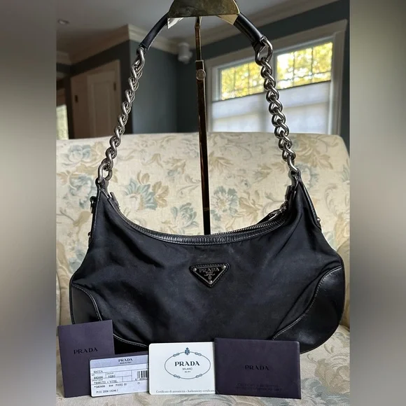 100% Authentic Prada Shoulder Bag w/original Authenticity cards/tags pre-loved - Picture 4 of 12